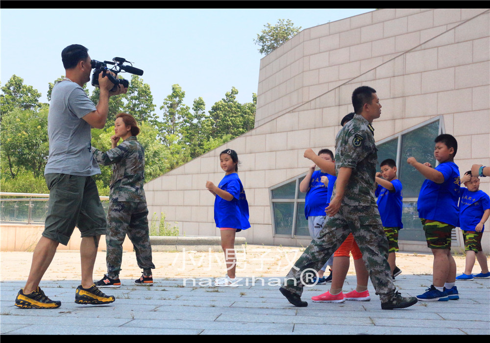 边缘青年,新加坡电视台华语U频道减肥纪实节目-小小男子汉体育